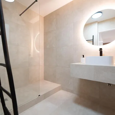 Cia - Flat With Balcony In East Paris, Buttes Chaumont * Parigi