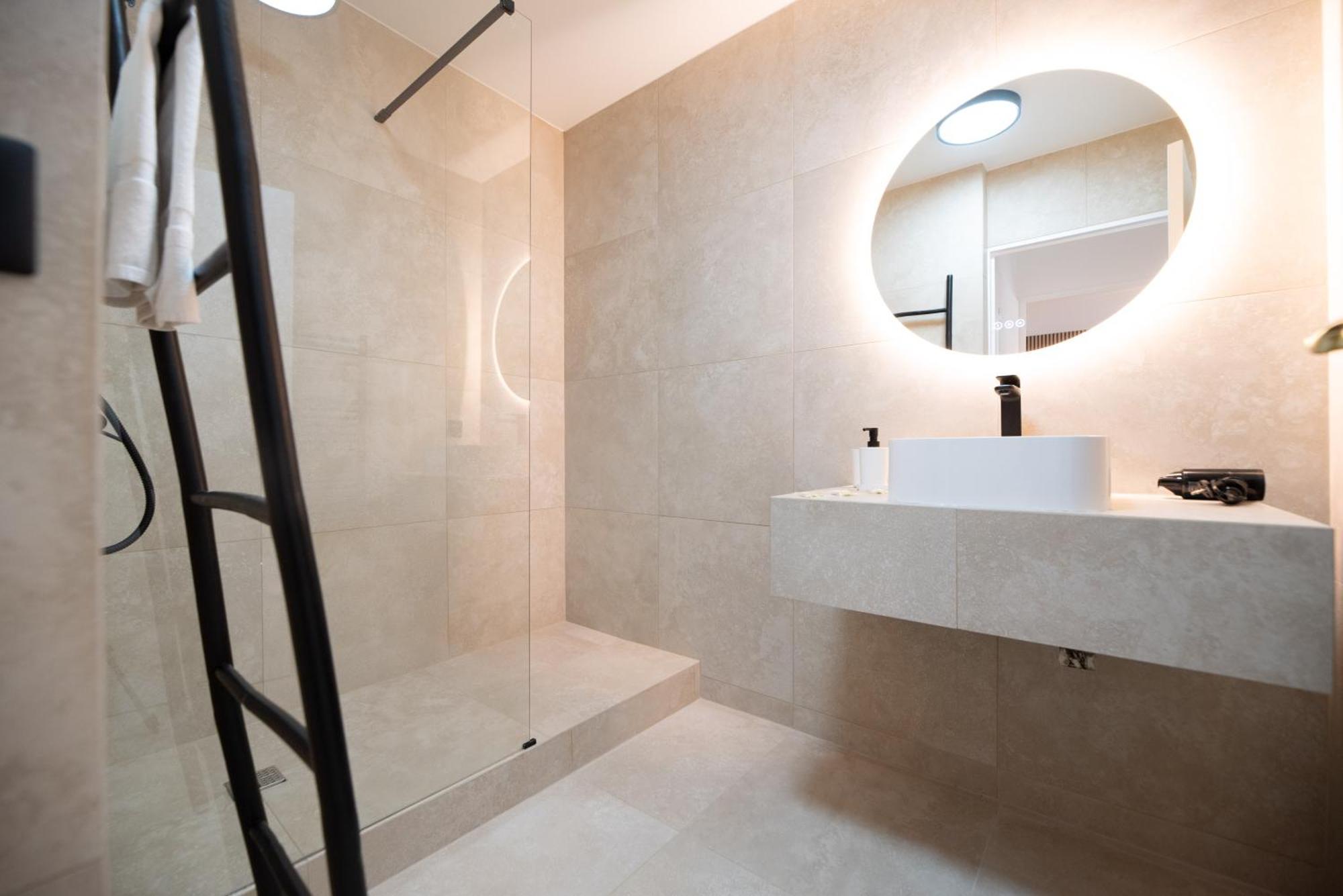 Cia - Flat With Balcony In East Paris, Buttes Chaumont * Parigi